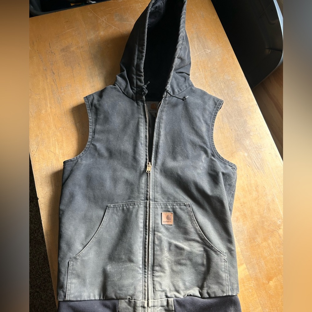 Carhartt hooded vest insulated.
